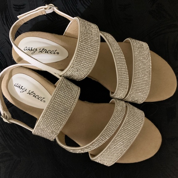 Woman’s fun sandals  from the FeelGood store - Picture 2 of 5